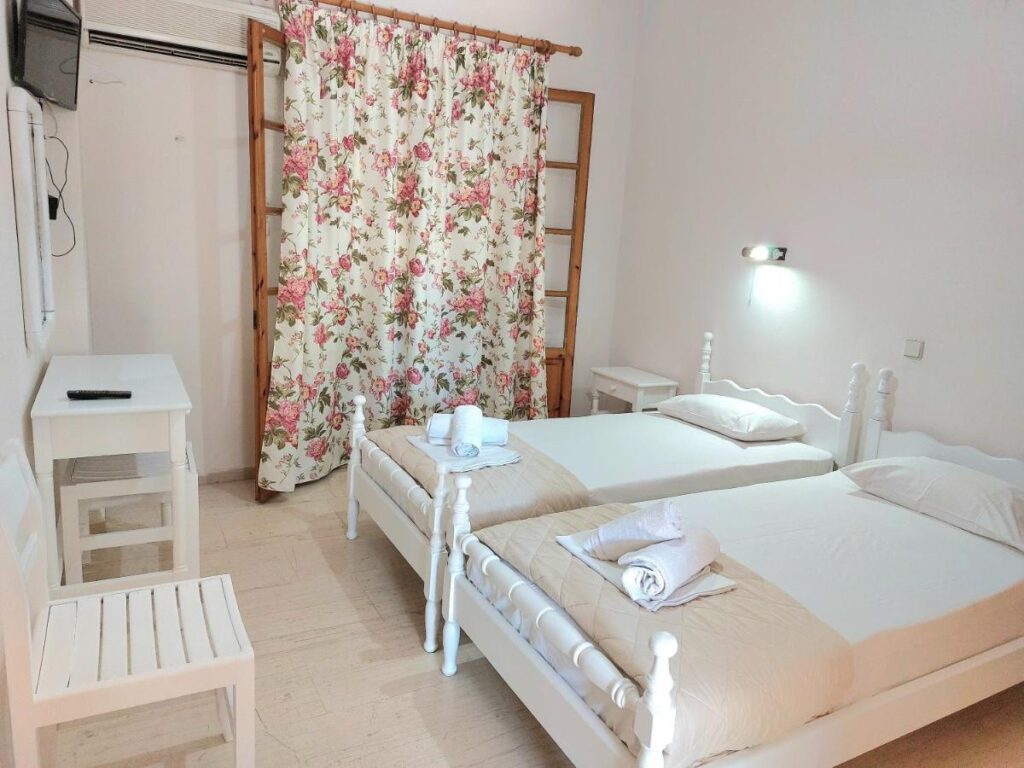 Twin bedroom