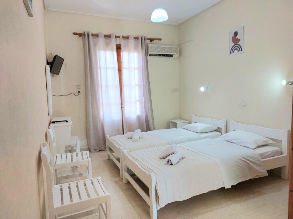 Twin bedroom