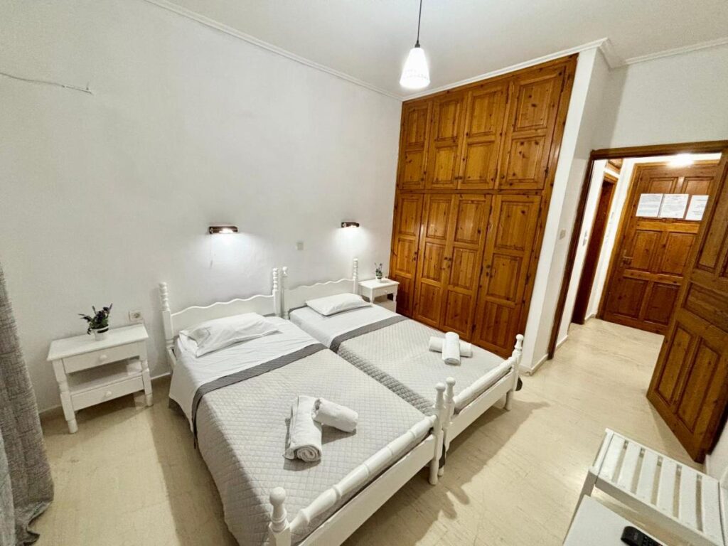 Twin bedroom